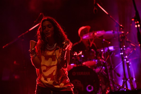 Lil Zey ilk solo konserini İzmir Fuarı'nda verdi