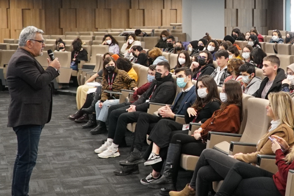 Liseliler ‘İstinye Üniversitesi Lise Kış Kampı’nda üniversite yaşamını deneyimledi