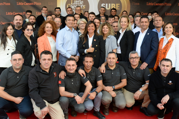Little Caesars 100. şubesini kutluyor