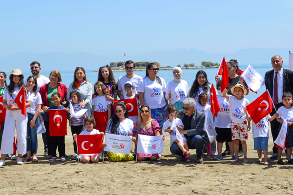 Lösemili çocuklar 23 Nisan’da denizle buluştu