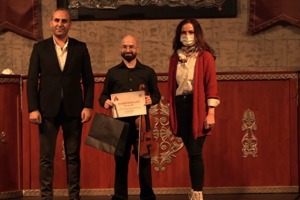 Masal Şatosunda solo viyolo konseri 