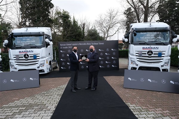 Mercedes-Benz Türk, Barsan Global Lojistik’e 320 adet Actros 1848 LSnrL teslim etti