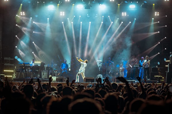 Mersin Milyonfest’te Kenan Doğulu ile müzik şöleni