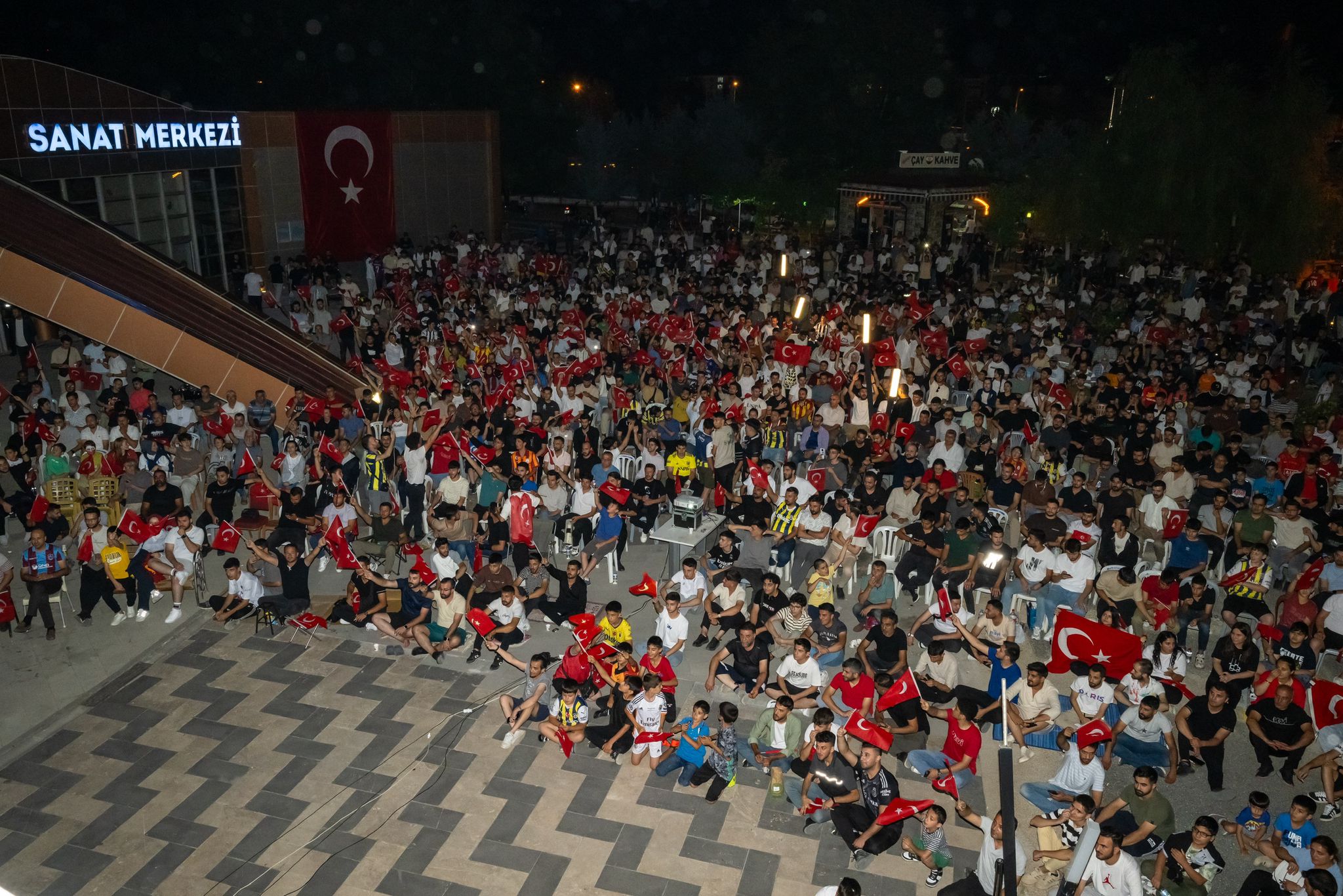 Milli maç Malatya'da dev ekranda izlendi