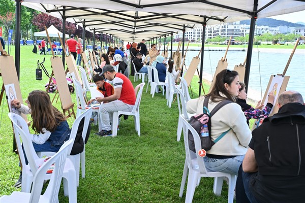 Minik ressamlardan Anneler Günü hediyesi 