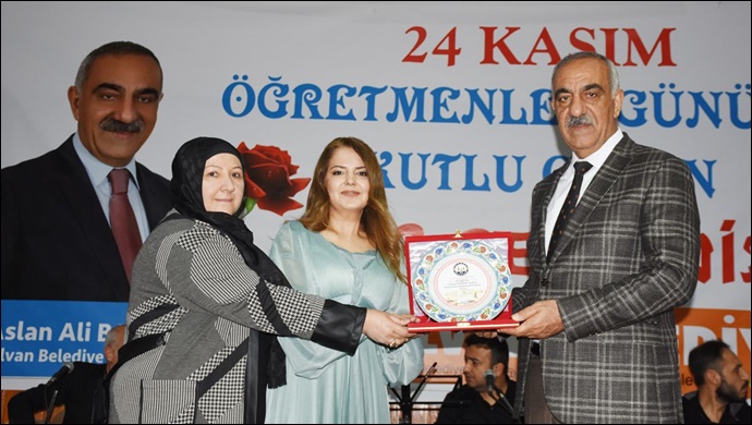 Münevver Özdemir Hilvan’da Sevenleri ile Buluştu-(VİDEO)