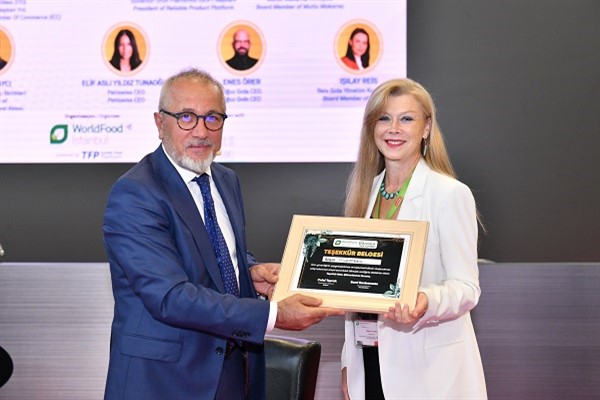 Muratbey Gıda’ya Güvenilir Ürün Platformu’ndan teşekkür plaketi 