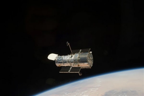 NASA'nın Hubble Teleskobu, jiroskop sorunu nedeniyle bilimsel çalışmalarına ara verdi