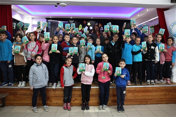 Nilüfer Belediyesi Göl Yazıevi’nin konuğu Serdar Uslu öğrencilerle buluştu