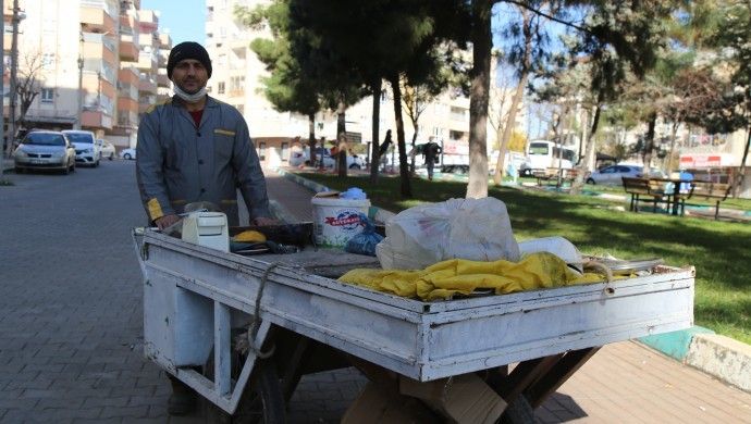 O Urfa'nın eskicisi! Üç tekerlekli arabasıyla 6 kişilik ailesini geçindirmeye çalışıyor