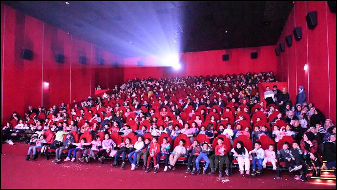 Öğrenciler Bu Filmi Çok Sevdi-(VİDEO)