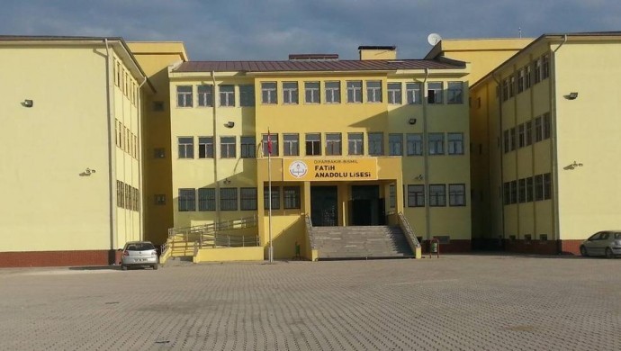 Okulda silahlı saldırı: 1 yaralı