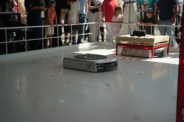 OPLOG, kendi geliştirdiği lojistik robotu TARQAN ile TEKNOFEST Ankara'da 