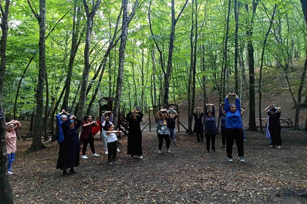 Ormanda kick boks dersi