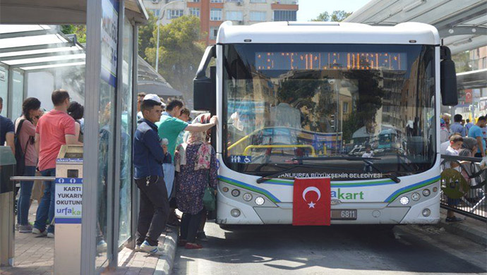 Otobüsü beklemek eziyet! Binmek ise ayrı dert!