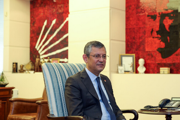 Özel, Deniz Gezmiş, Yusuf Aslan ve Hüseyin İnan'ı Karşıyaka Mezarlığı'nda andı