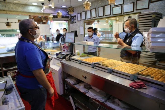 Pastaneler ve Tatlıcılar Saat Kaça Kadar Açık Olacak?