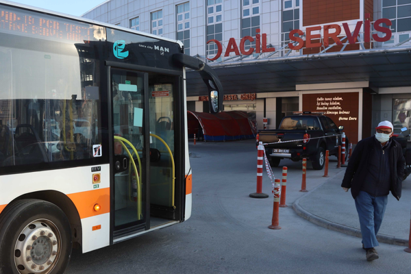PCR testi yaptıran vatandaşlar için özel otobüsler hizmete devam ediyor