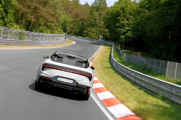 Pirelli, Lotus Eletre için 10 farklı lastik ebadı geliştirdi