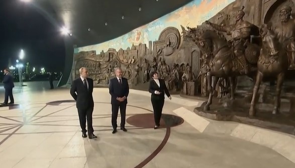 Putin: Batı ateşle oynuyor
