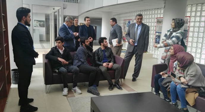 Rektör Taşaltın Kampüsü Gezerek Öğrencilerle Tek Tek İlgilendi