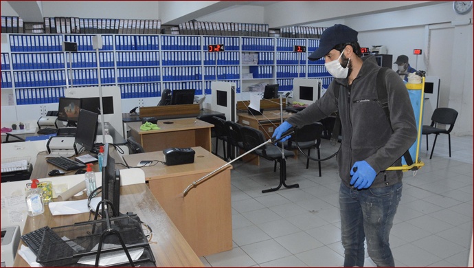Resmi kurumlarda dezenfekte çalışmalarını  sürdürüyor