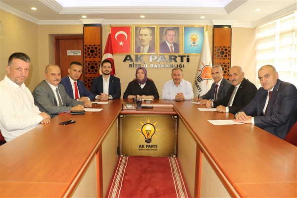 Rize’de AK Parti ilçe başkanları adaylık için istifa etti