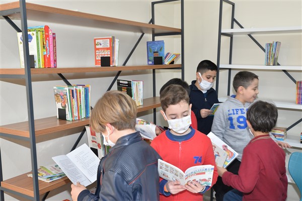 Sabri Ülker Vakfı kütüphanesinin ilki Adana’da açıldı