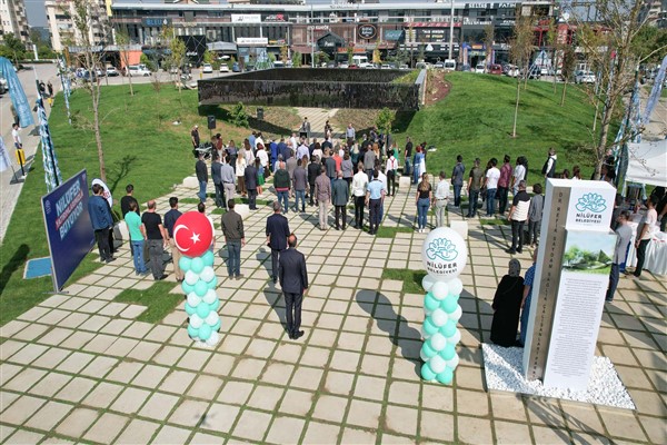 Sağlık çalışanlarına adanan anıt park hizmete açıldı