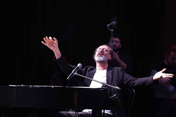 Sakarya'da Yücel Arzen sahnesiyle Necip Fazıl gecesi 