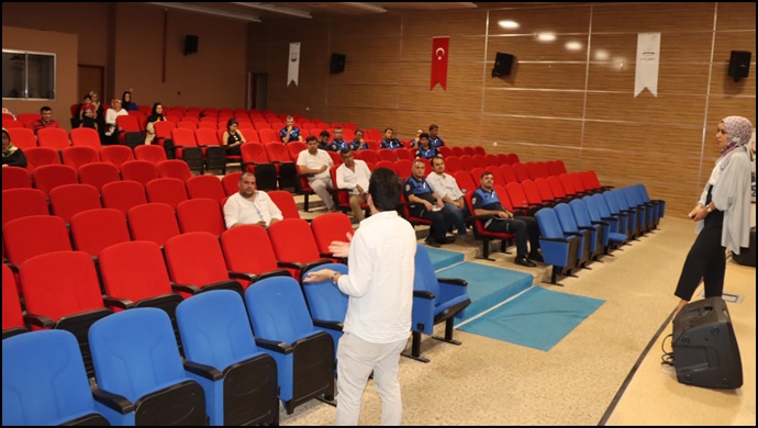 Şanlıurfa Büyükşehir'den Beden Dili ve Diksiyon Eğitimi semineri