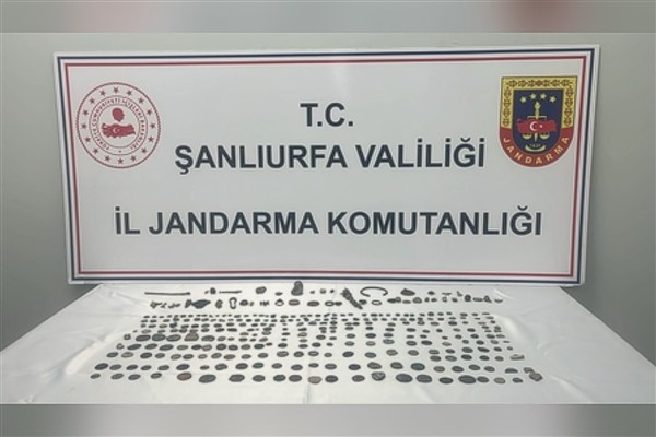 Şanlıurfa'da 320 tarihi sikke ve objeler ele geçirildi