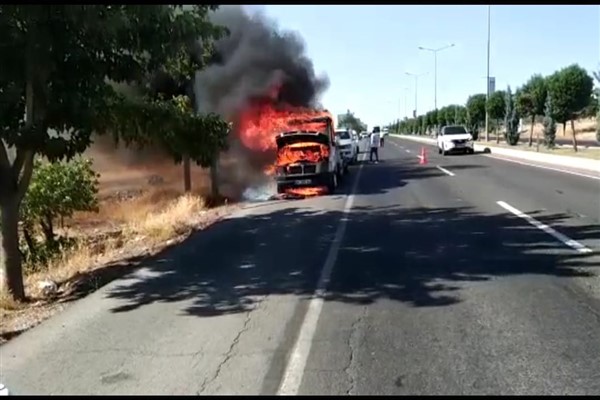 Şanlıurfa'da çekici yandı