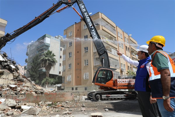 Şanlıurfa’da depremin izleri siliniyor