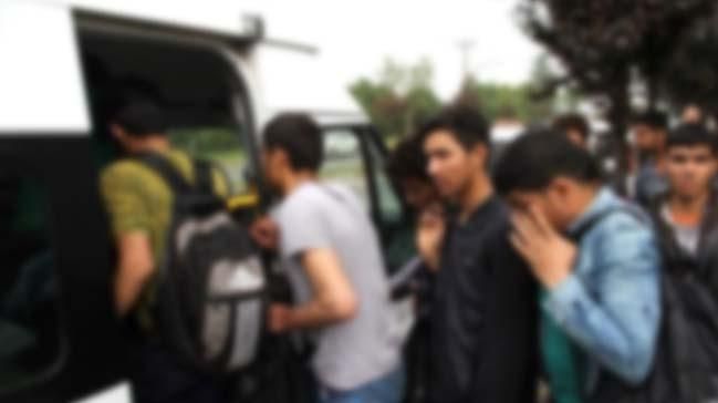 Şanlıurfa otoyolunda yakalandılar: Otobüsün bagajından 11 Afgan göçmen çıktı