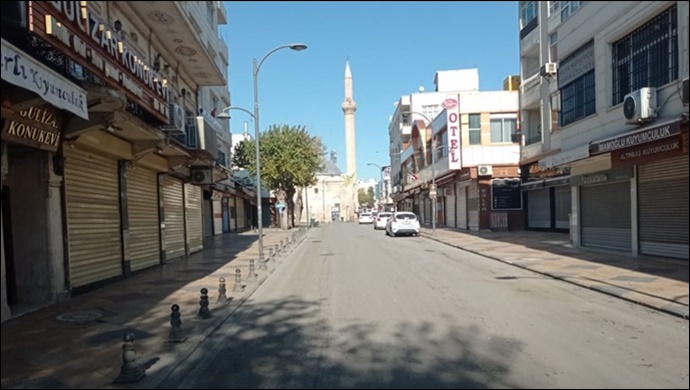 Şanlıurfa sokak ve caddelerinde kısıtlama sessizliği! Urfalılar yasağa uyuyor