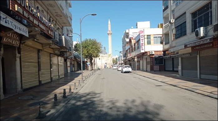 Şanlıurfa sokak ve caddelerinde kısıtlama sessizliği! Urfalılar yasağa uyuyor