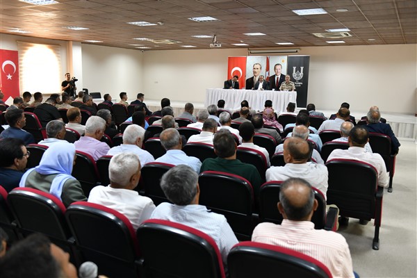 Şanlıurfa Valisi Şıldak, Viranşehir’de muhtarlarla buluştu