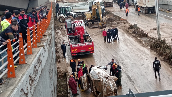 Şanlıurfa'da arama kurtarma çalışmaları devam ediyor