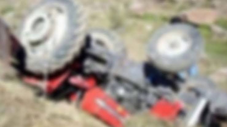 Şanlıurfa'da devrilen traktörün sürücüsü hayatını kaybetti