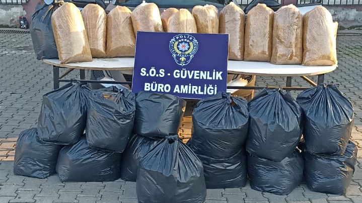 Şanlıurfa'da durdurulan araçta 250 kilo kaçak tütün ele geçirildi