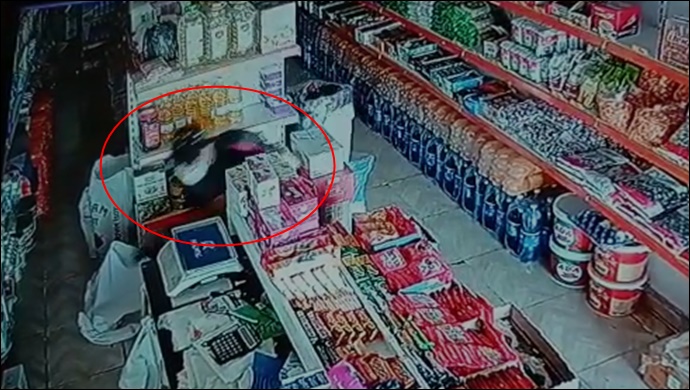 Şanlıurfa’da gündüz gözüyle hırsızlık!-(VİDEO)