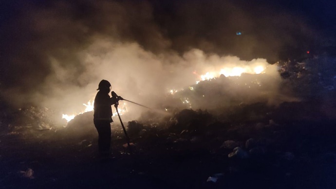 Şanlıurfa’da hurdalık cayır cayır yandı!-(VİDEO)