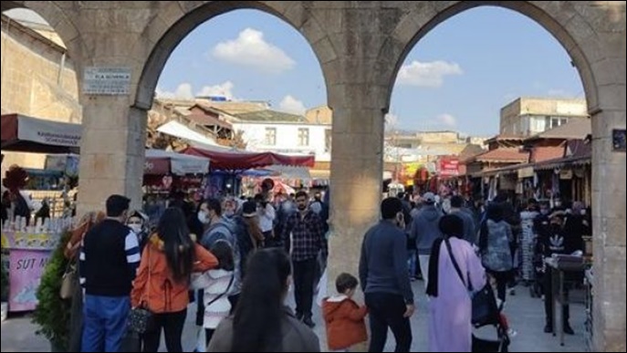 Şanlıurfa’da Kapanma öncesi caddeler dolup taştı