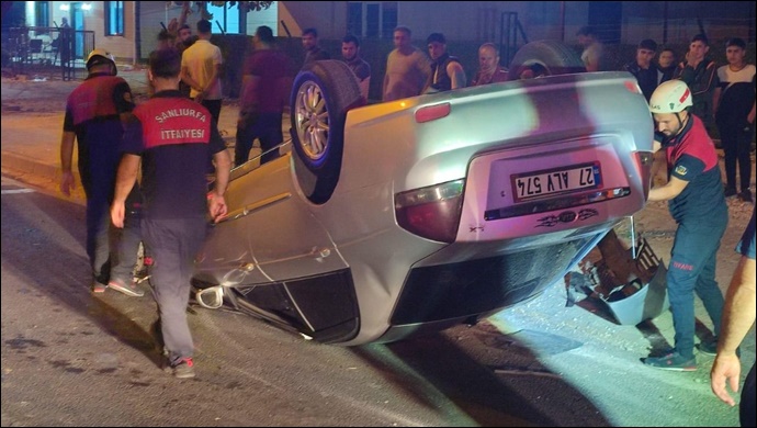 Şanlıurfa’da kontrolden çıkan otomobil takla attı , 2 Yaralı
