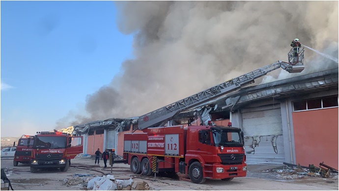 Şanlıurfa'da Lojistik Depo yangını