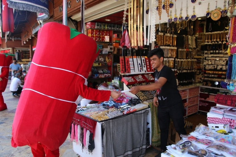 Şanlıurfa’da maske dağıtımı devam ediyor-(VİDEO)