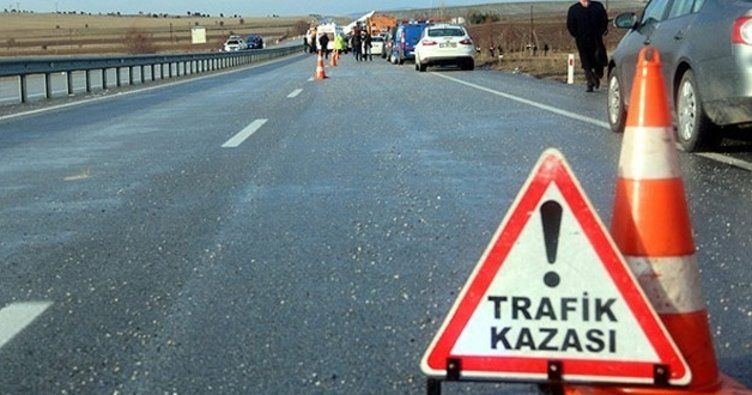 Şanlıurfa'da otomobil ile tır çarpıştı: 2 kişi yaralandı