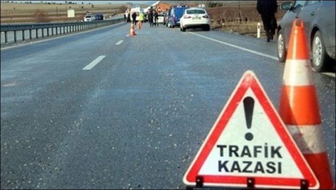 Şanlıurfa'da Otomobiller Çarpıştı, Sürücüler Yaralandı