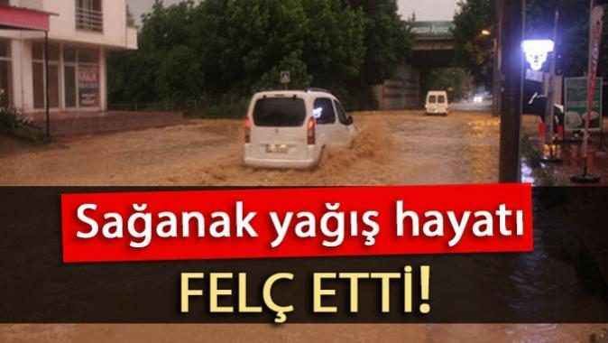 Şanlıurfa'da sağanak yağış hayatı felç etti